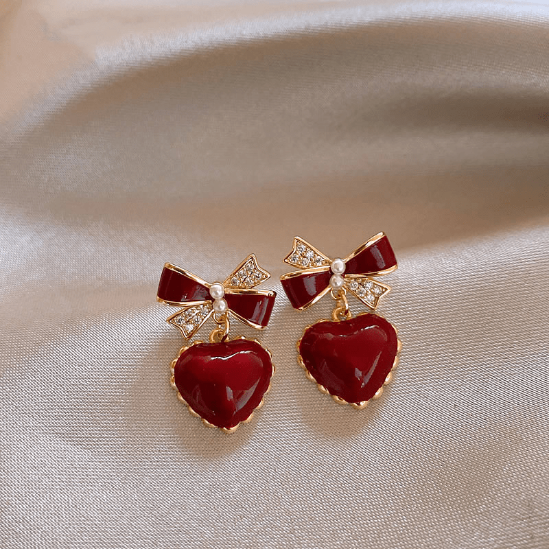 Niamh - Elegant Heart Earrings