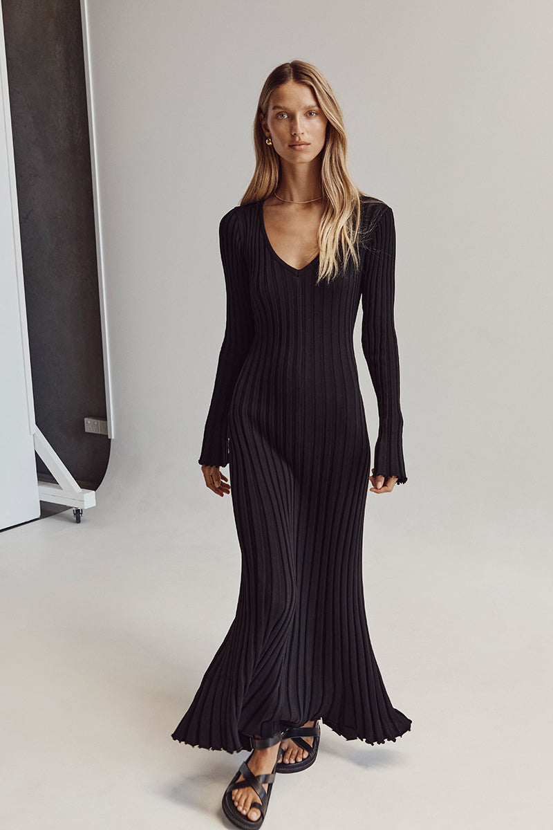 Ashby - V-Neck Sleeved Knit Midi Dress